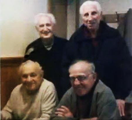 DeMunda Tony, su hermano Joe, Sam y Mario D'Angelo comparten junto con Yarusso