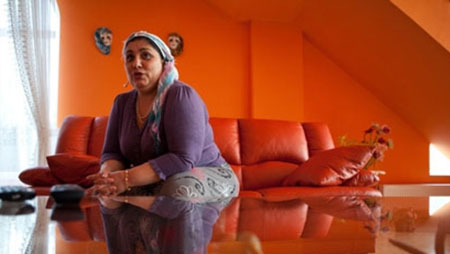 Allen Parker aparece desnudo en el púlpito